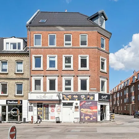 Appartement Modern In With Views